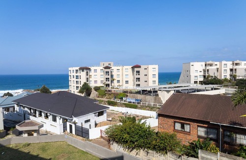 Margate Apartment | Coastal Comfort | Balcony | Pool | Sea Views