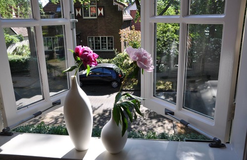Bergen House | Coastal Comfort & Dutch Charm in the Heart of Artists Village Bergen