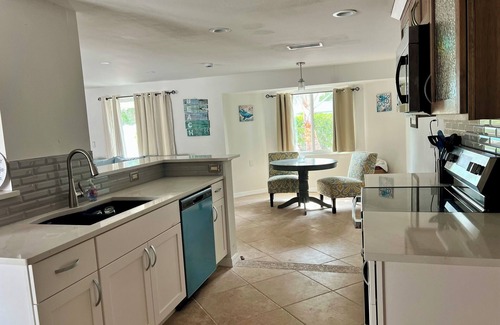 Siesta Key Village House | Coastal Comfort Meets Florida Fun – Your Siesta Key Escape Awaits!