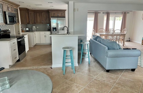 Siesta Key Village House | Coastal Comfort Meets Florida Fun – Your Siesta Key Escape Awaits!