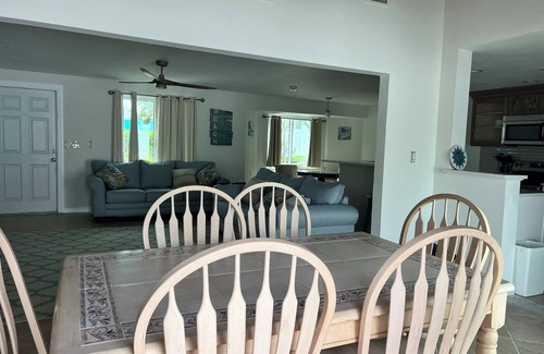 Siesta Key Village House | Coastal Comfort Meets Florida Fun – Your Siesta Key Escape Awaits!