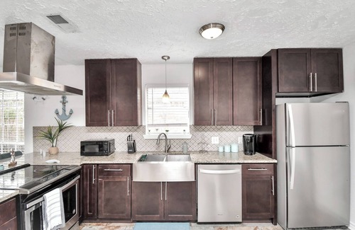 League City House | Coastal Comfort: Moments from the Boardwalk w/gated boat parking!