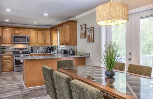 Hampstead House | Coastal Comfort - Perfect for Groups - Games + Deck