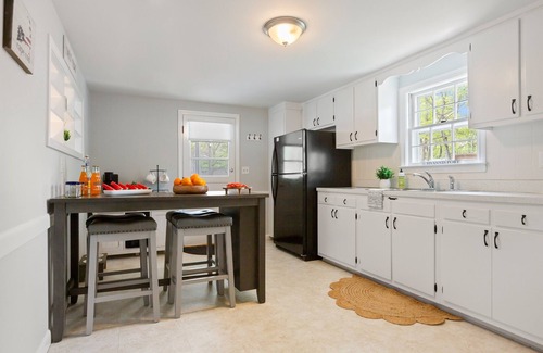 Hyannis House | Coastal Comfort Stay | Near Beaches & Attractions