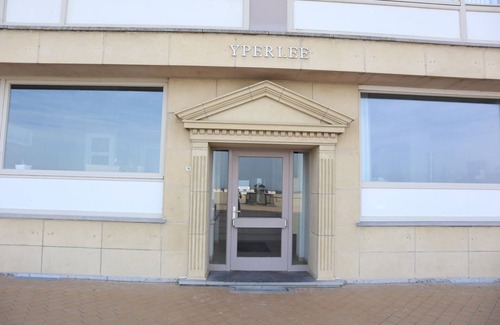 Nieuwpoort-Bad Apartment | Coastal Comfort with Views