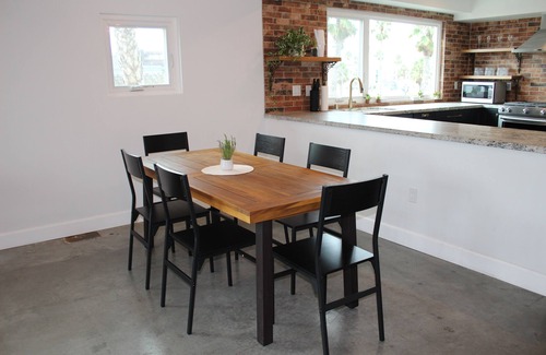 Townsite Condo | Coastal Condo Mid-Term Rental w/Roof-top Ocean, City, Mountain View Patio