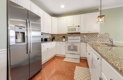 Lewes Condo | Coastal Condo Under 15 Minutes to Lewes Beach With Pool & Pool Table