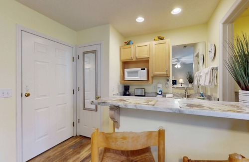 St. James Condo | Coastal Condo with golf course view and shared pool access