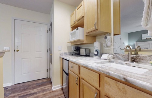 St. James Condo | Coastal Condo with golf course view and shared pool access
