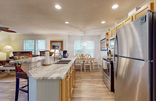 St. James Condo | Coastal Condo with golf course view and shared pool access