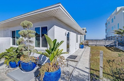 Ocean Cay House | Coastal Cottage 214 | Large Ocean View Deck | Gas Grill