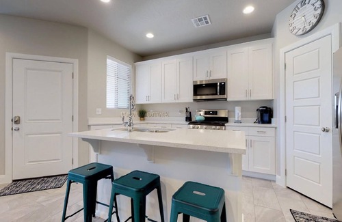 Sienna Hills House | Coastal Cottage | Huge Pool & Hot Tub | Fast Internet | By Zion & St George | 1902SH