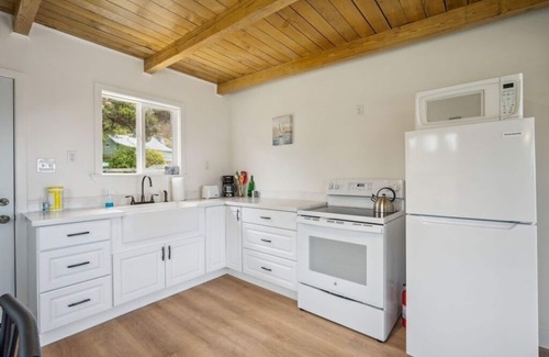 Timber Cove House | Coastal Cottage Jenner with Stunning Views! Pet-Friendly, Remote and Private