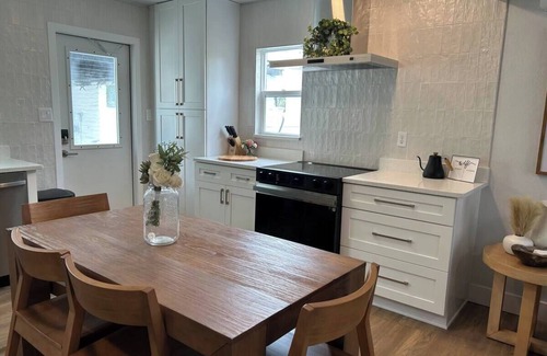 St. Petersburg - Clearwater House | Coastal Cottage Near Beach and Downtown St Pete