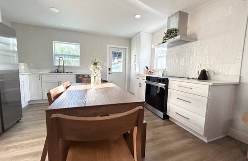 St. Petersburg - Clearwater House | Coastal Cottage Near Beach and Downtown St Pete