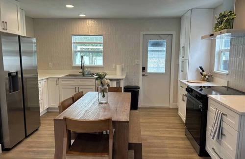 St. Petersburg - Clearwater House | Coastal Cottage Near Beach and Downtown St Pete