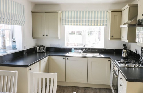 Filey House | COASTAL COTTAGE, pet friendly, country holiday cottage in Filey