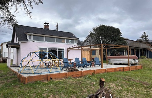 Pacific City Cottage | Coastal Cottage w/river frontage and just steps from the beach.