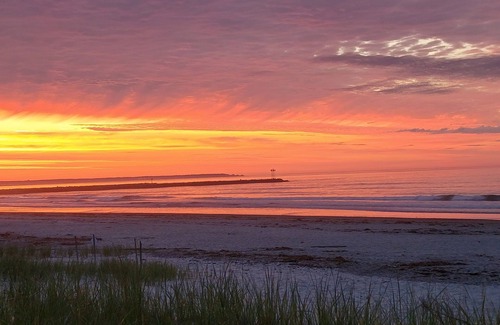 Wells House | Coastal cottage w/views - newly decorated - 1 min walk to beautiful Wells Beach!
