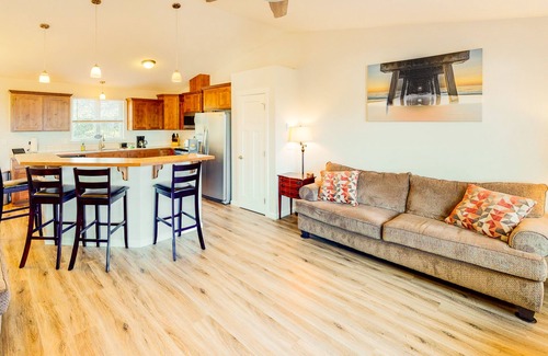 Gold Beach House | Coastal cottage with stunning ocean views & private gas grill - dogs welcome