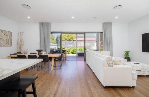 Merewether House | 'Coastal Cove' Your Year-Round Spa & Sauna Retreat