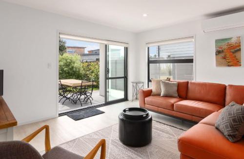 Papamoa Beach House | Coastal Delight - close to the Beach and shops