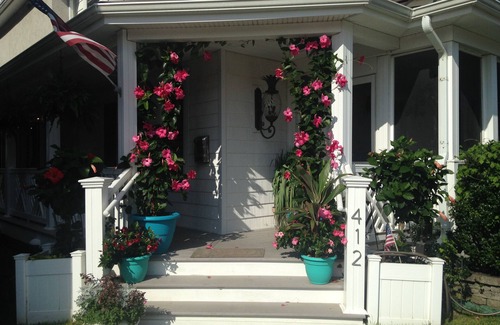 Gold Coast Cottage | COASTAL ELEGANCE- PREMIER LOCATION - 5 HOUSES TO BEACH-RESIDENTIAL NEIGHBORHOOD
