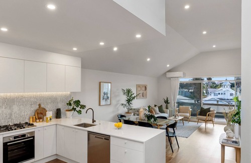 Devonport Apartment | Coastal elegance with stunning views and urban convenience!