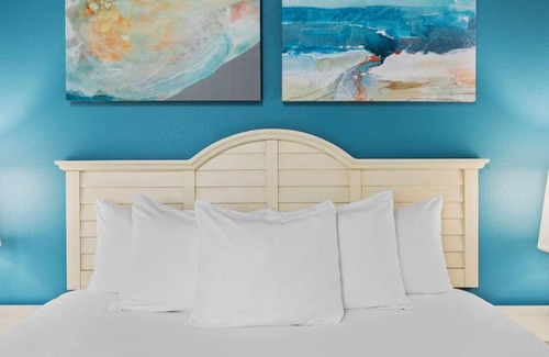 Jamestown Resort | Coastal Escape: 2-Bedroom Suite at Wyndham Newport Overlook