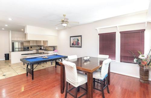 South Side House | Coastal Escape + 20min DT + Beach + Pets OK + 5BR