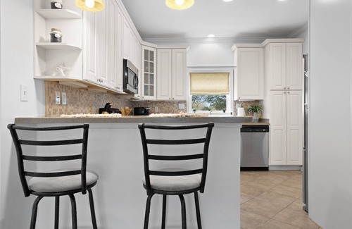 Long Beach Condo | Coastal Escape - 2BR First-Floor Condo Steps from the Beach and Events
