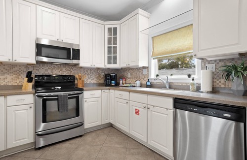 Long Beach Condo | Coastal Escape - 2BR First-Floor Condo Steps from the Beach and Events