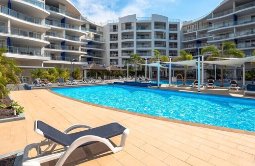 Urangan Apartment | Coastal Escape: 2BR + Pool & Spa