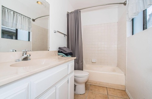 Lincoln Acres Condo | Coastal Escape: Luxurious Condo in San Diego!