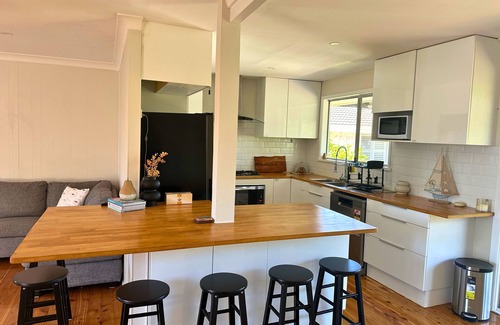 Noraville House | Coastal Escape Noraville - Family Friendly - Woodfire Pizza Oven