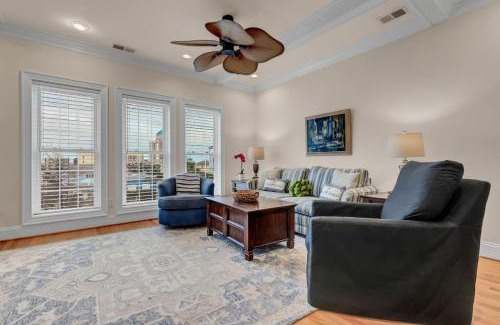 Carolina Beach House | Coastal Escape on Lake Park