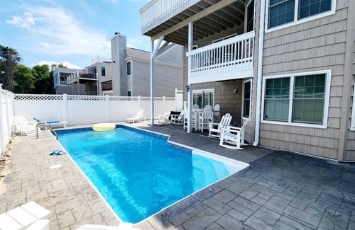 Croatan Beach House | Coastal Escape - Pool Table, Grills, Walk to Beach