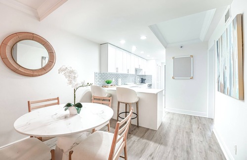Boca Raton Apartment | Coastal Escape Walk to Beach Gym Pool Hot Tub