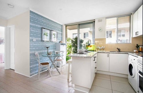 Manly Vale Apartment | Coastal Family & Couple Retreat up to 5ppl ,4 Mins Drive to the Beach
