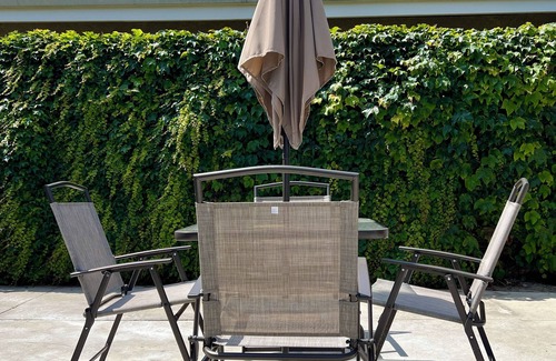 The Plaza House | Coastal Family Escape with a pool. Minutes to the beach, Disneyland, golf club