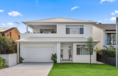 Cronulla House | Coastal family haven with private pool and walking distance to beach.