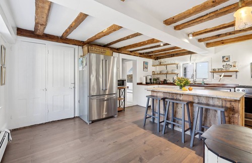 Kennebunk House | Coastal Farmhouse Near Dock Square!