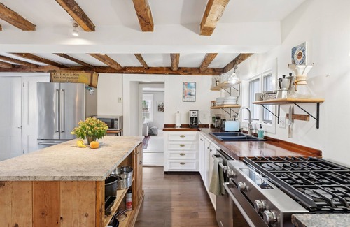 Kennebunk House | Coastal Farmhouse Near Dock Square!