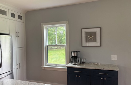 South Kingstown House | Coastal Farmhouse-Newly Renovated. Minutes drive to Narragansett and the Beaches