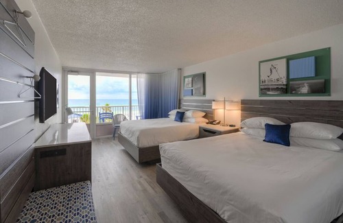 Fort Walton Beach Hotel | Coastal Gem with Heated Outdoor Pool and Sunset Views Near Fort Walton Beach