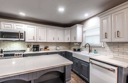Bay Area House | Coastal Getaway Sleeps 34 - 2 Homes, 2 Pools