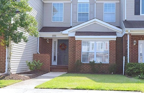 Virginia Beach House | ♥️Coastal Getaway♥️~Large Clean-n-Cozy 3Bdrm Home