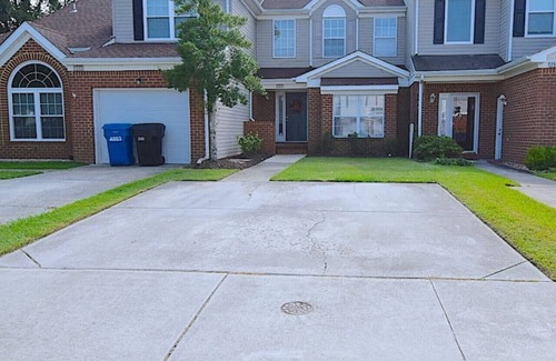 Virginia Beach House | ♥️Coastal Getaway♥️~Large Clean-n-Cozy 3Bdrm Home