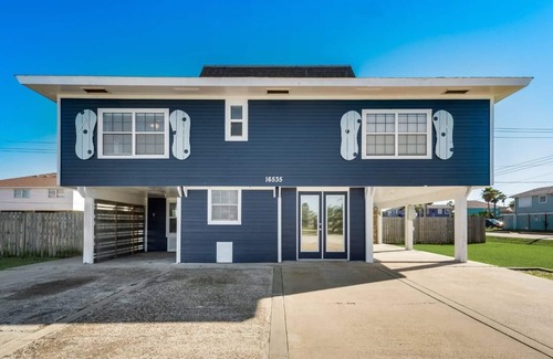 Jamaica Beach House | Coastal Getaway with Pool & Golf Cart Option
