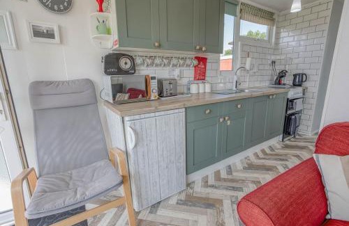 Heacham House | Coastal Glow - Coastal chalet close to beach - Crabpot Cottages Hunstanton